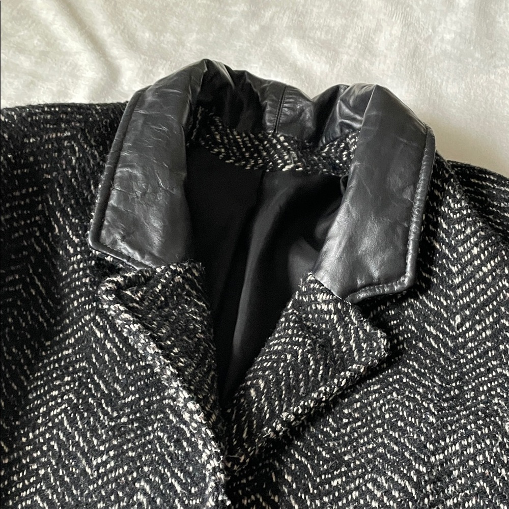 Vintage Women's Black and White Wool and Leather Herringbone Coat - Picture 5 of 6